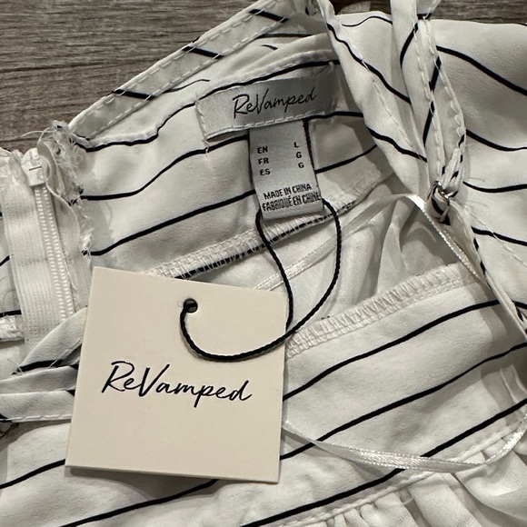 Revamped White Striped Sleeveless shorts romper with bow size large - Picture 9 of 10